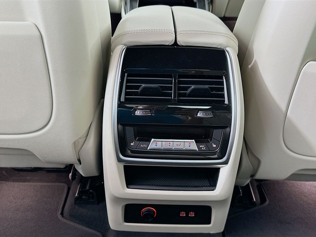 Thumbnail: 2026 BMW X7 - 18