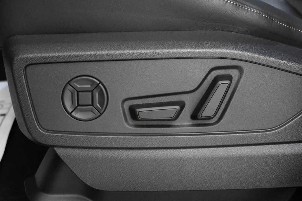 Thumbnail: 2025 Audi Q5 - 26