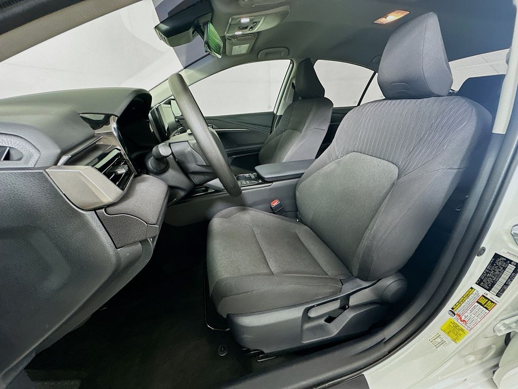 2025 Toyota Camry LE 21
