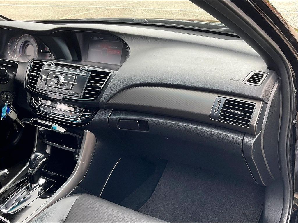 2016 Honda Accord — photo 13