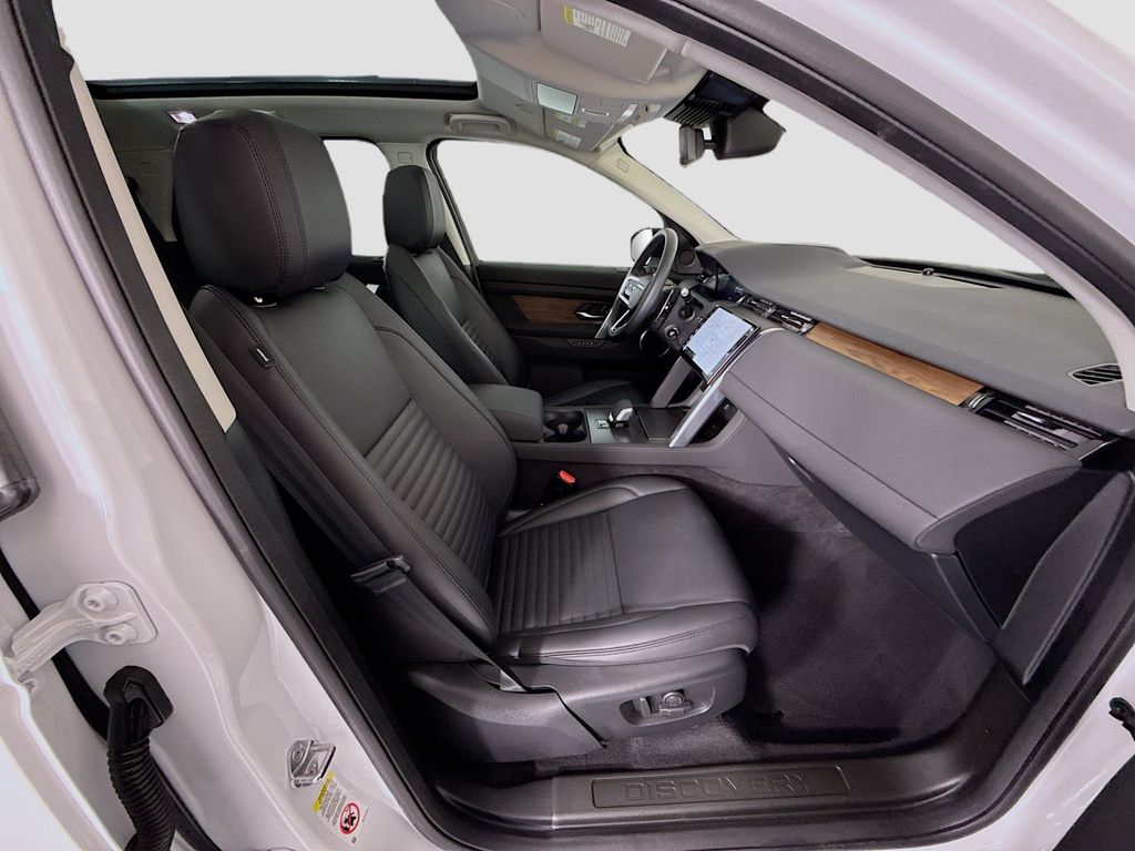 Thumbnail: 2025 Land Rover Discovery Sport - 21