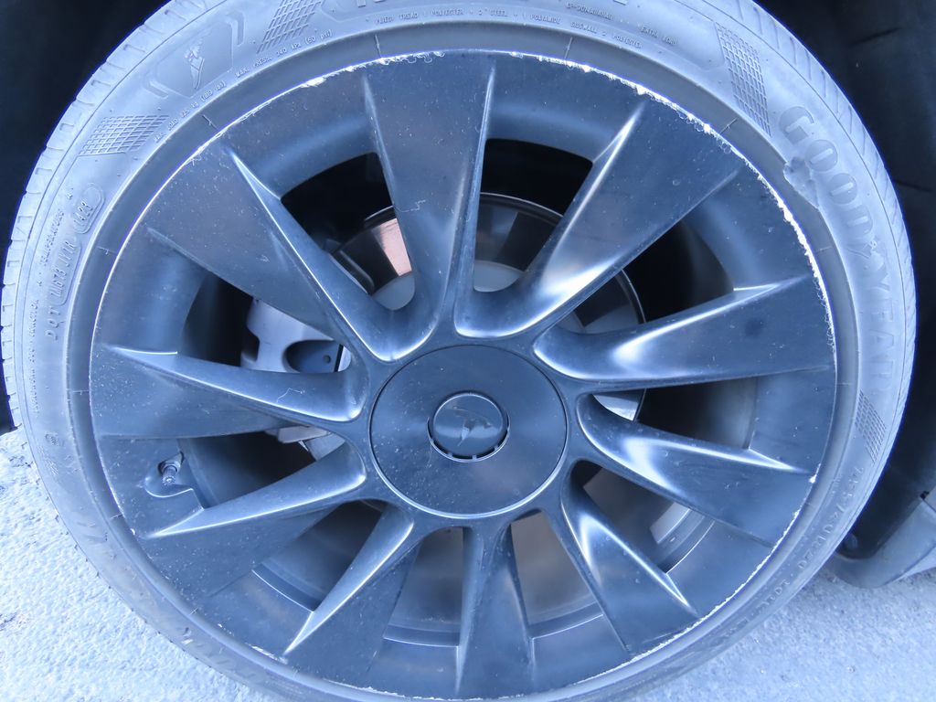 Thumbnail: 2023 Tesla Model Y - 17