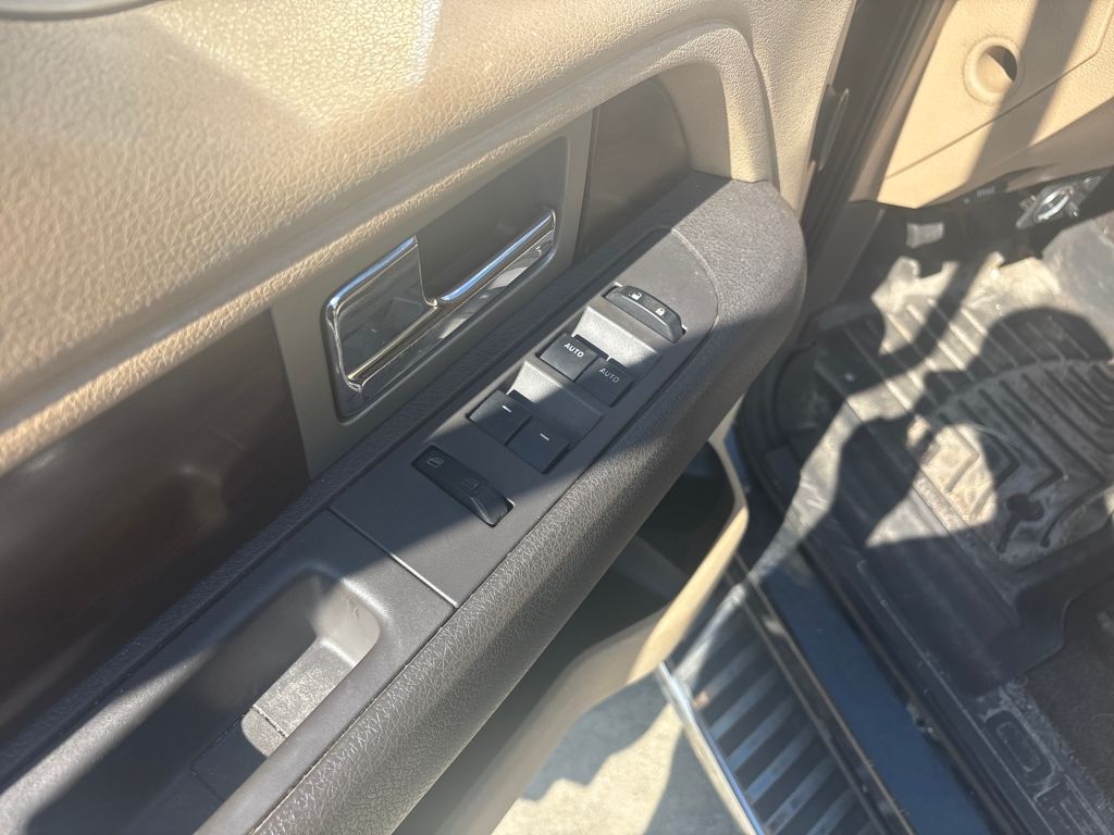 2012 Ford F-150 Lariat photo 13