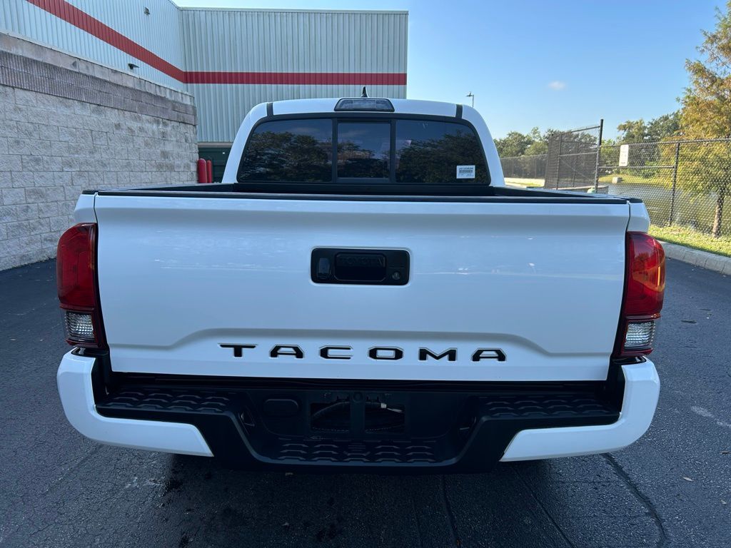 Thumbnail: 2018 Toyota Tacoma - 4