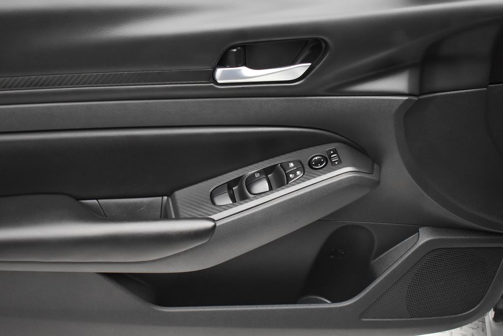 Thumbnail: 2022 Nissan Altima - 10