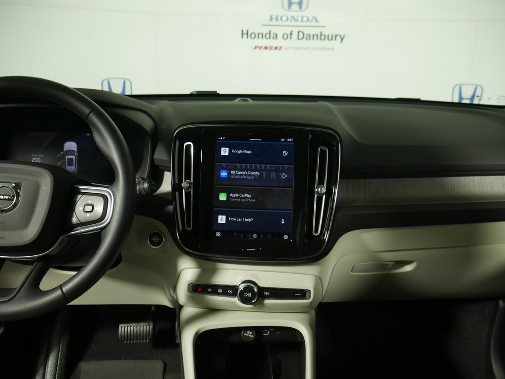 Thumbnail: 2023 Volvo XC40 - 13