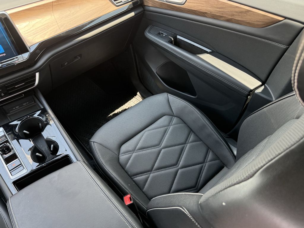 2024 Volkswagen Atlas 2.0T SE w/Technology  at Toyota of Victoria
