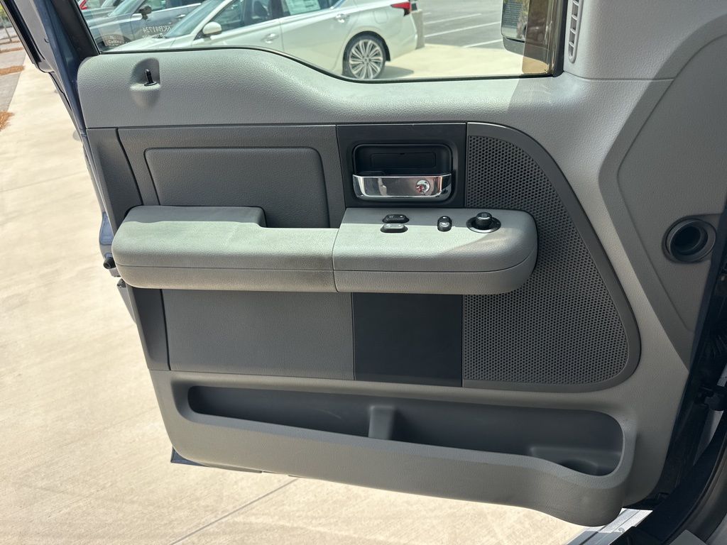 2006 Blue Ford F-150 XLT 4X4 Truck