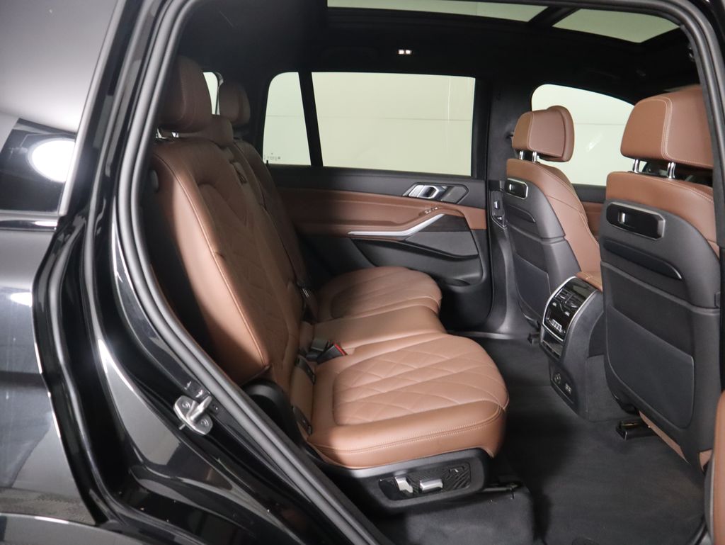 Thumbnail: 2023 BMW X7 - 23
