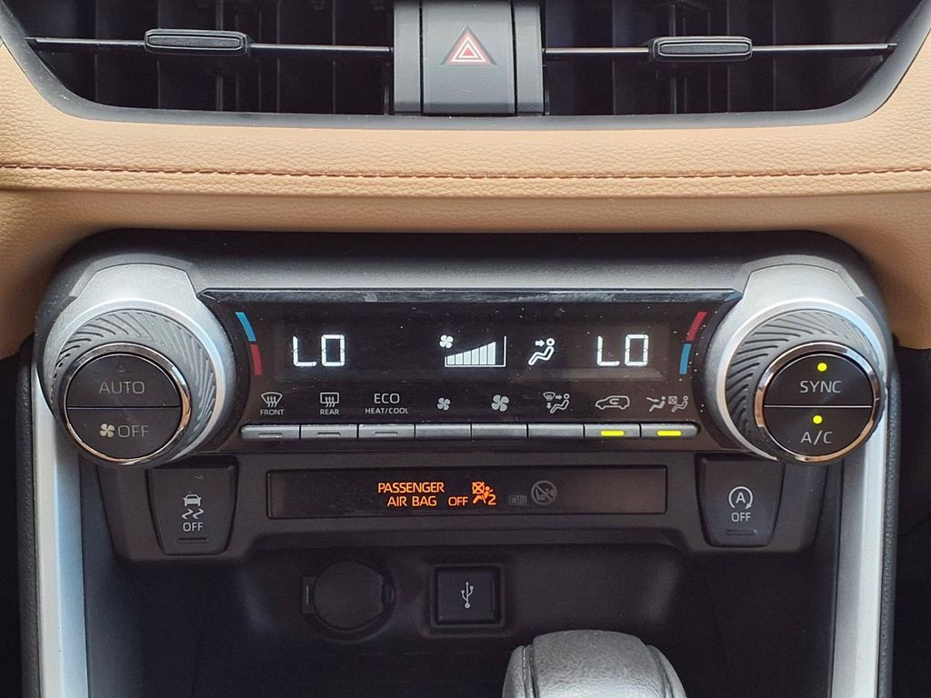2022 Toyota RAV4 XLE - Photo 22