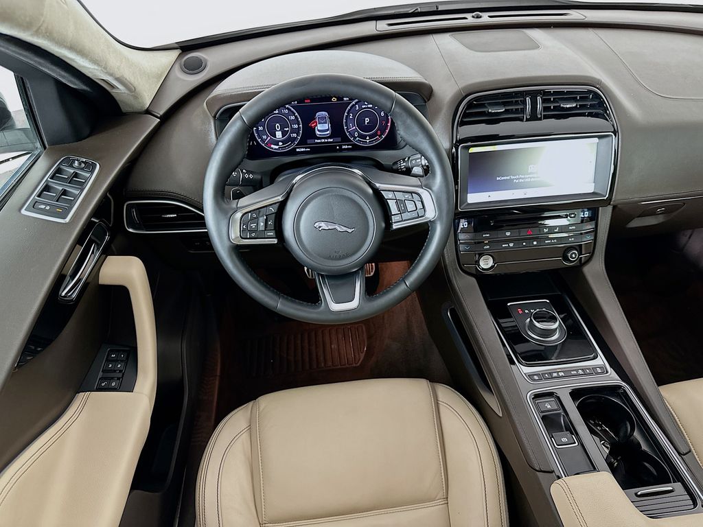 Thumbnail: 2019 Jaguar F-Pace - 21
