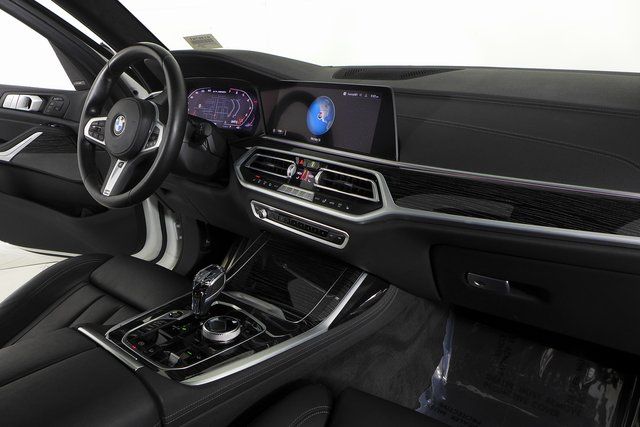 2022 BMW X7 M50i 13