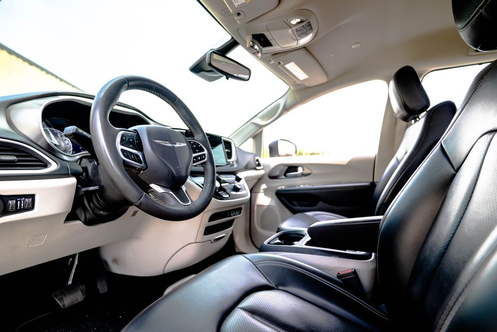Used 2023 Chrysler Pacifica Van
