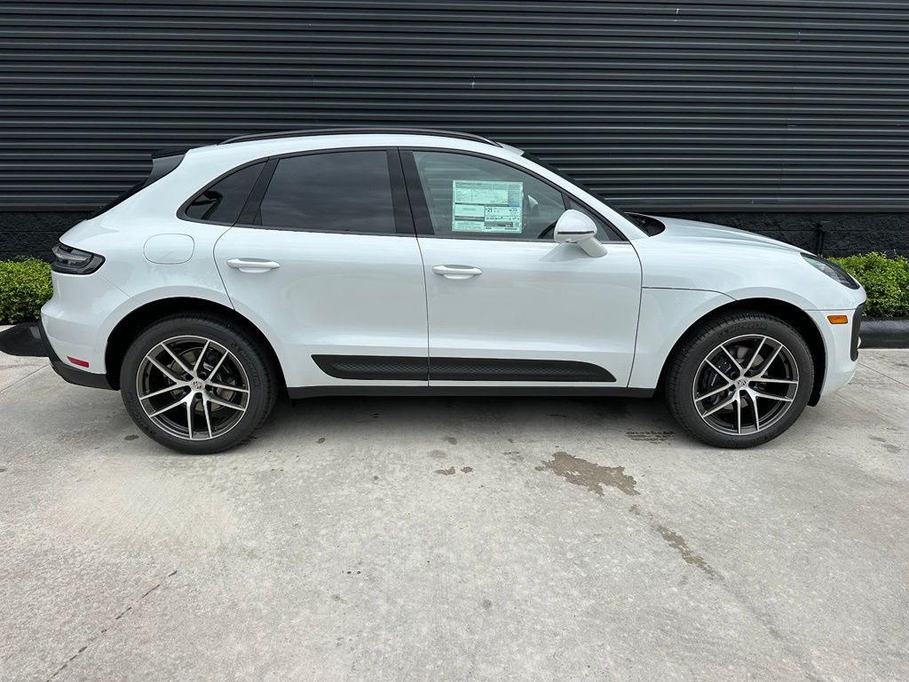 Thumbnail: 2026 Porsche Macan - 11