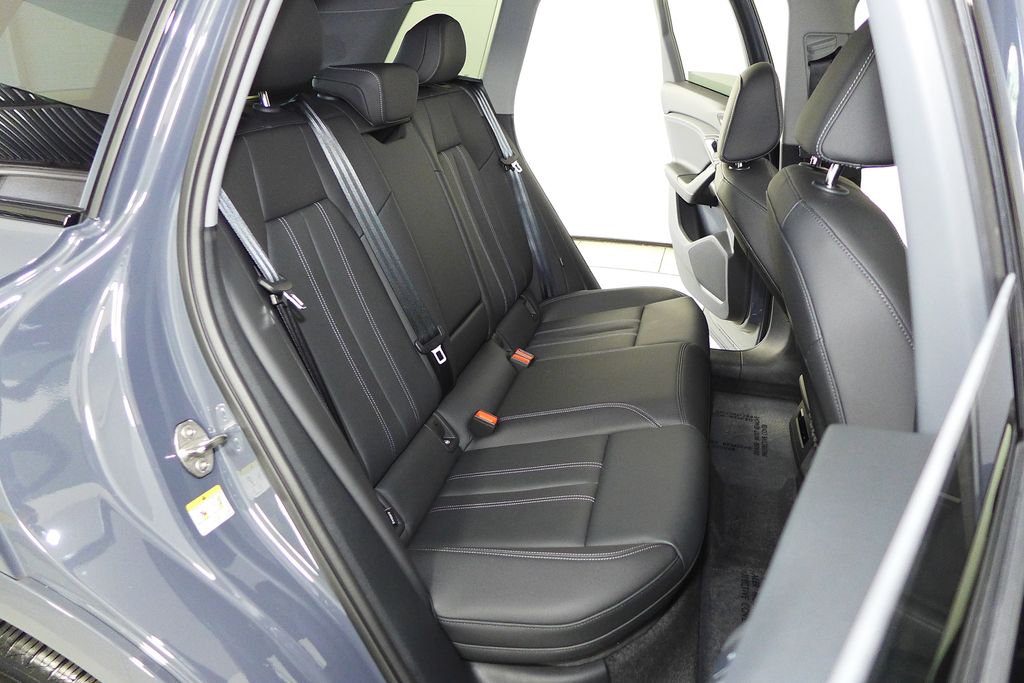 Thumbnail: 2025 Audi Q6 e-tron - 20