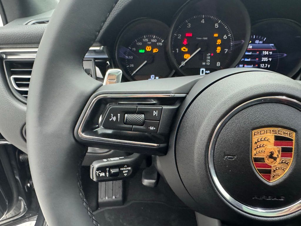 Thumbnail: 2025 Porsche Macan - 24