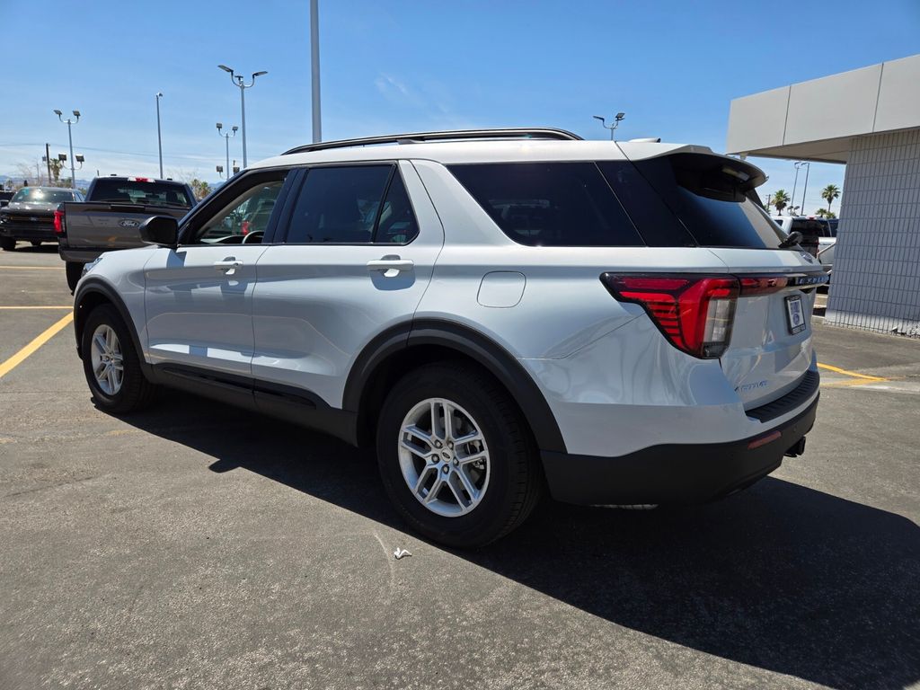 View vehicle photo 7