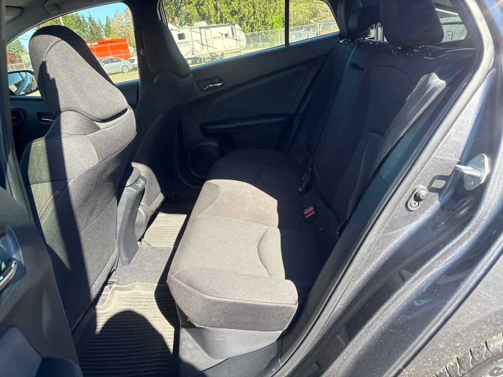 2022 Magnetic Gray Metallic Toyota Prius L FWD Hatchback