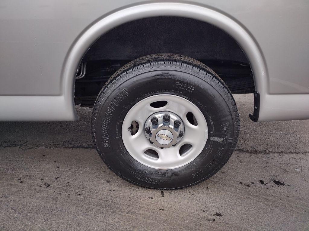 2022 Chevrolet Express 3500 LT photo