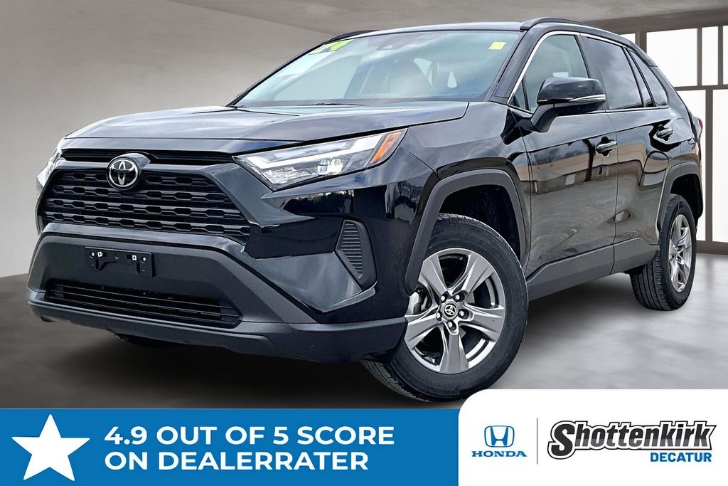 2024 Toyota RAV4 XLE's photo