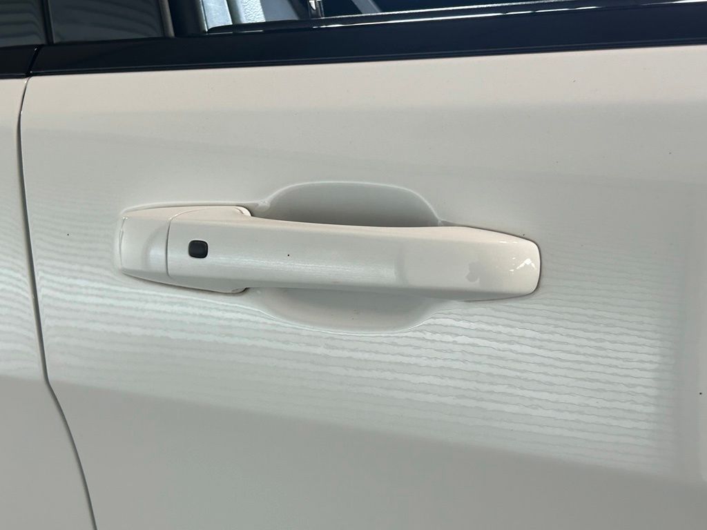 Used 2020 Bright White Clearcoat Jeep Altitude image 32
