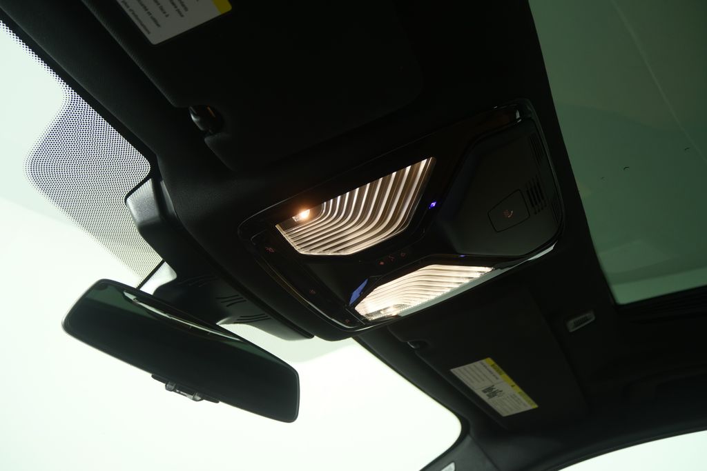 Thumbnail: 2023 BMW 5 Series - 20