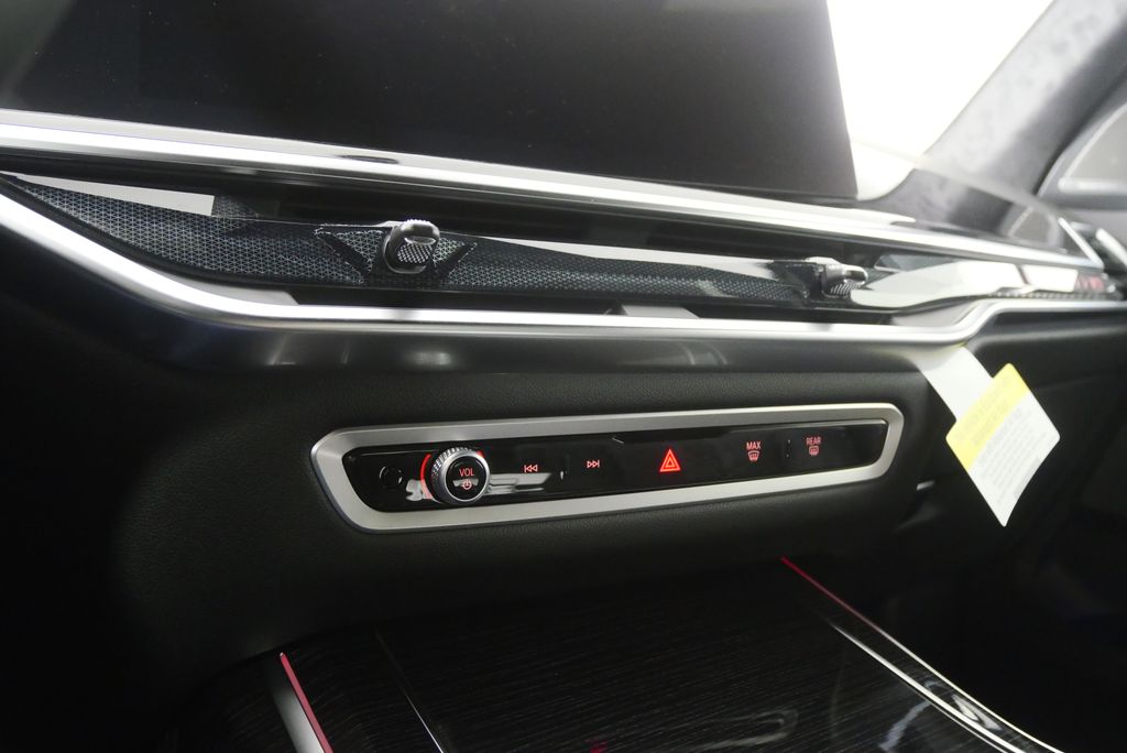 Thumbnail: 2026 BMW X7 - 23