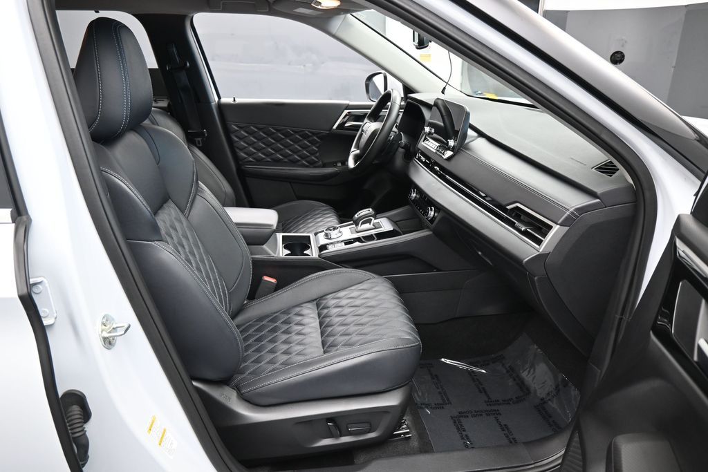 Used 2024 White Mitsubishi SEL image 42