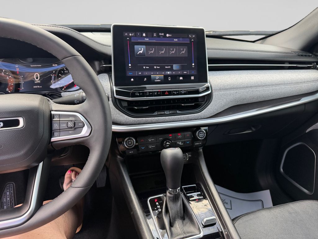 2023 Jeep Compass Latitude Lux Gray at South Hills CDJR