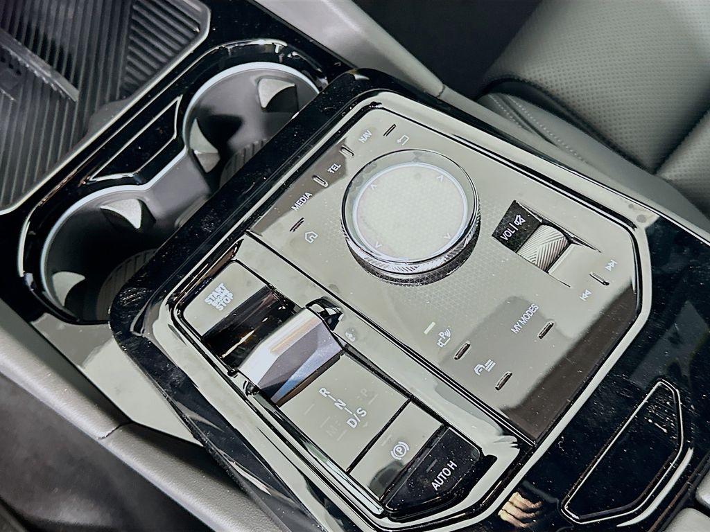 Thumbnail: 2025 BMW 5 Series - 15