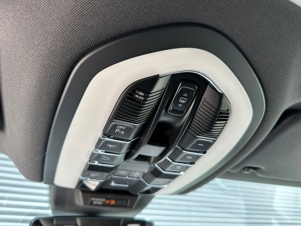 Thumbnail: 2026 Porsche Macan - 30