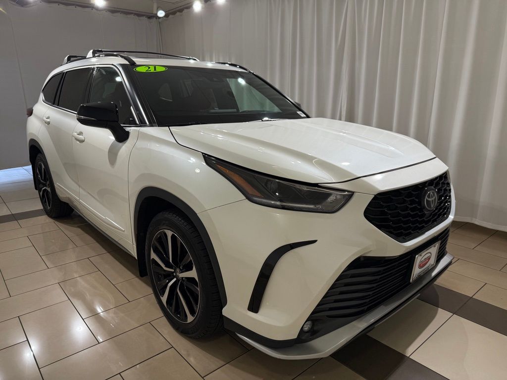 Thumbnail: 2021 Toyota Highlander - 7