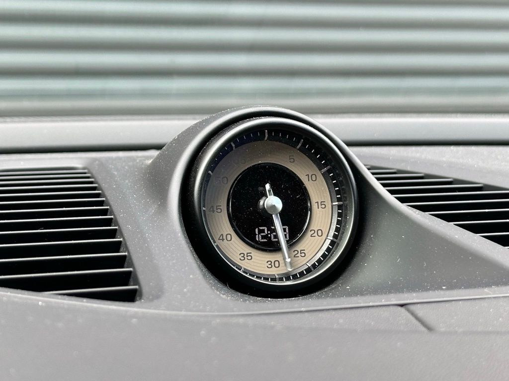 Thumbnail: 2025 Porsche Macan - 31