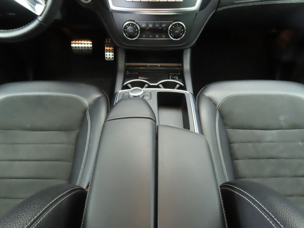 Thumbnail: 2013 Mercedes-Benz M-Class - 16