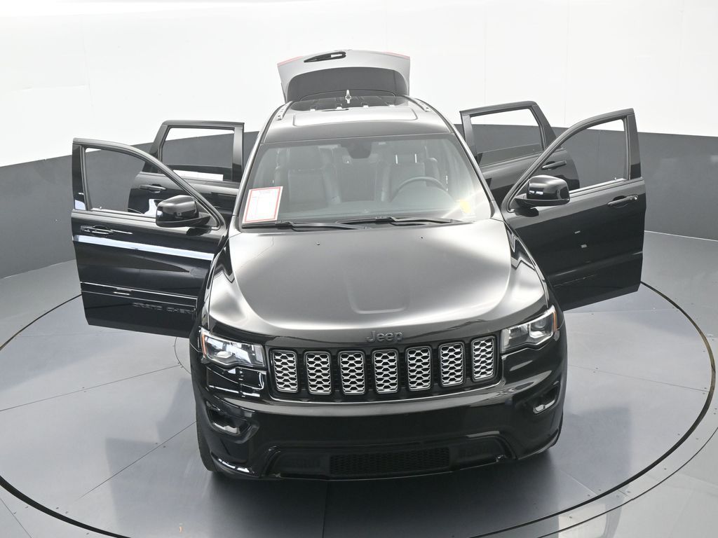 Used 2020 Diamond Black Crystal Pearlcoat Jeep Altitude image 72