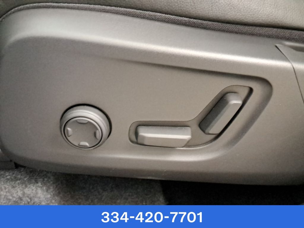 new 2025 Volvo XC40 car, priced at $37,599