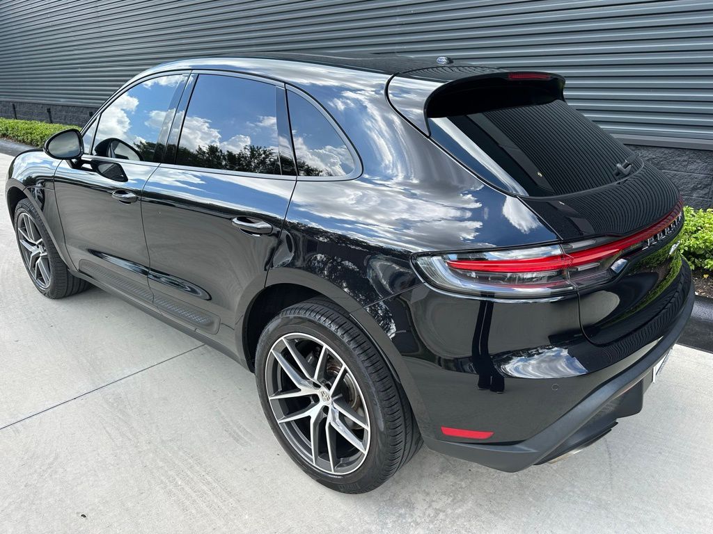 Thumbnail: 2022 Porsche Macan - 3