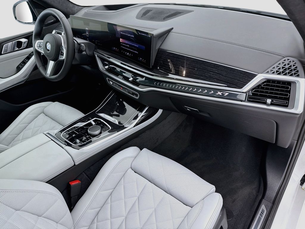 Thumbnail: 2027 BMW X7 - 16
