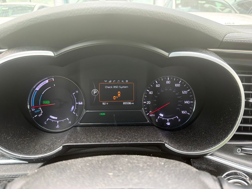 Used 2015 White Kia EX image 2