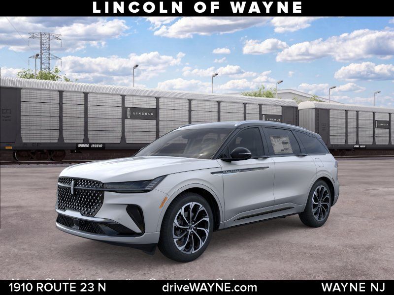 Silver Radiance Metallic Clearcoat 2026 Lincoln Nautilus SUV / Crossover All-Wheel Drive 8-Speed Automatic
