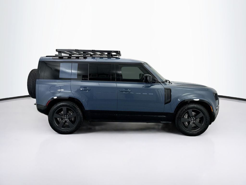 Thumbnail: 2022 Land Rover Defender - 8