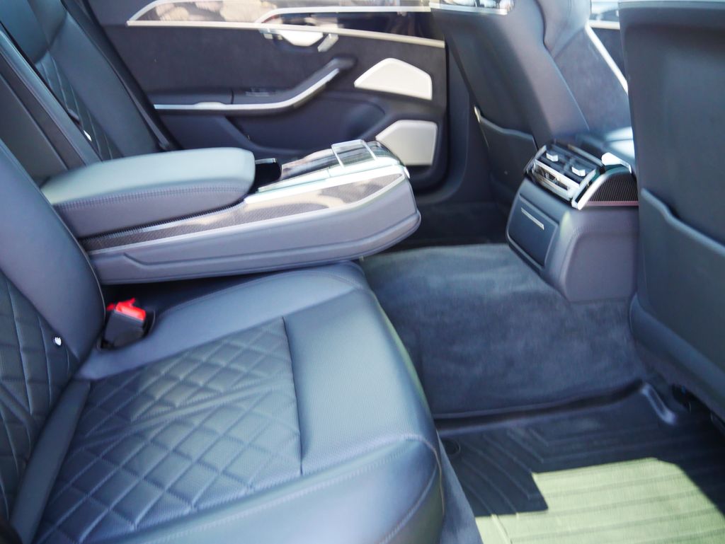 Thumbnail: 2020 Audi S8 - 28