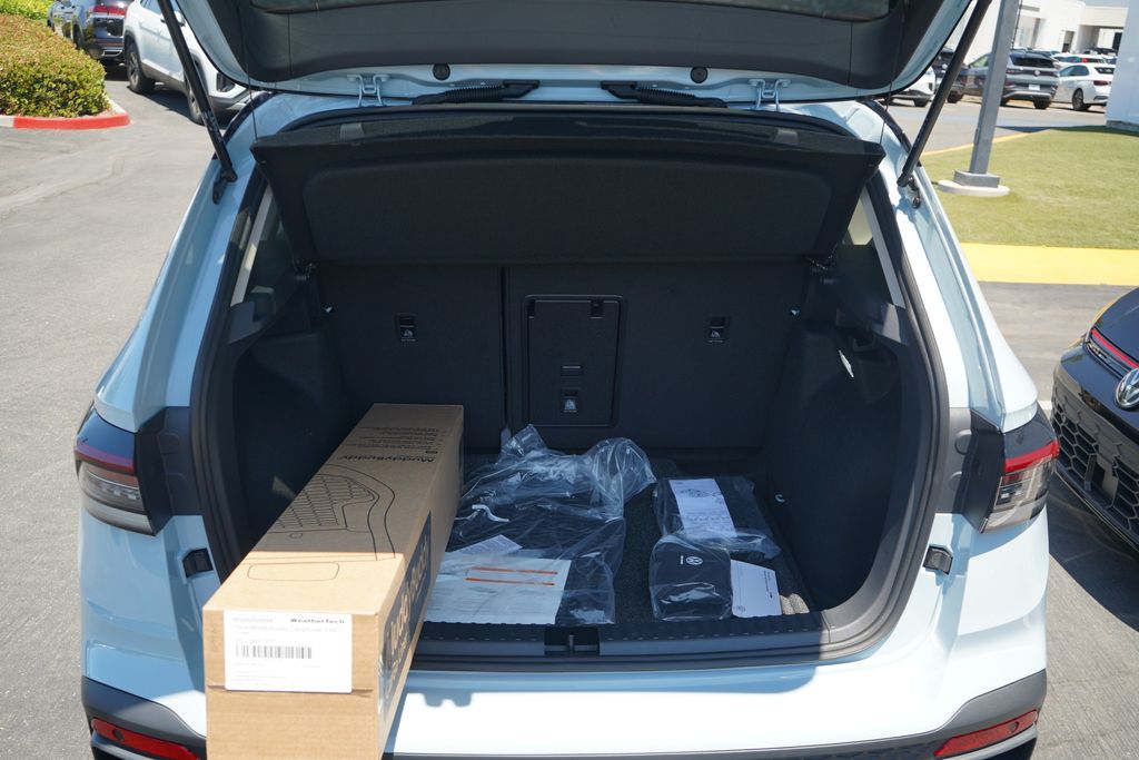 Thumbnail: 2025 Volkswagen Taos - 11