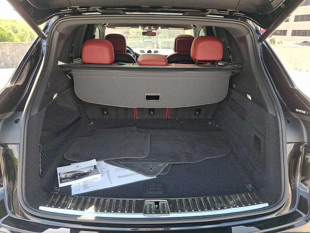 Thumbnail: 2023 Porsche Cayenne - 32