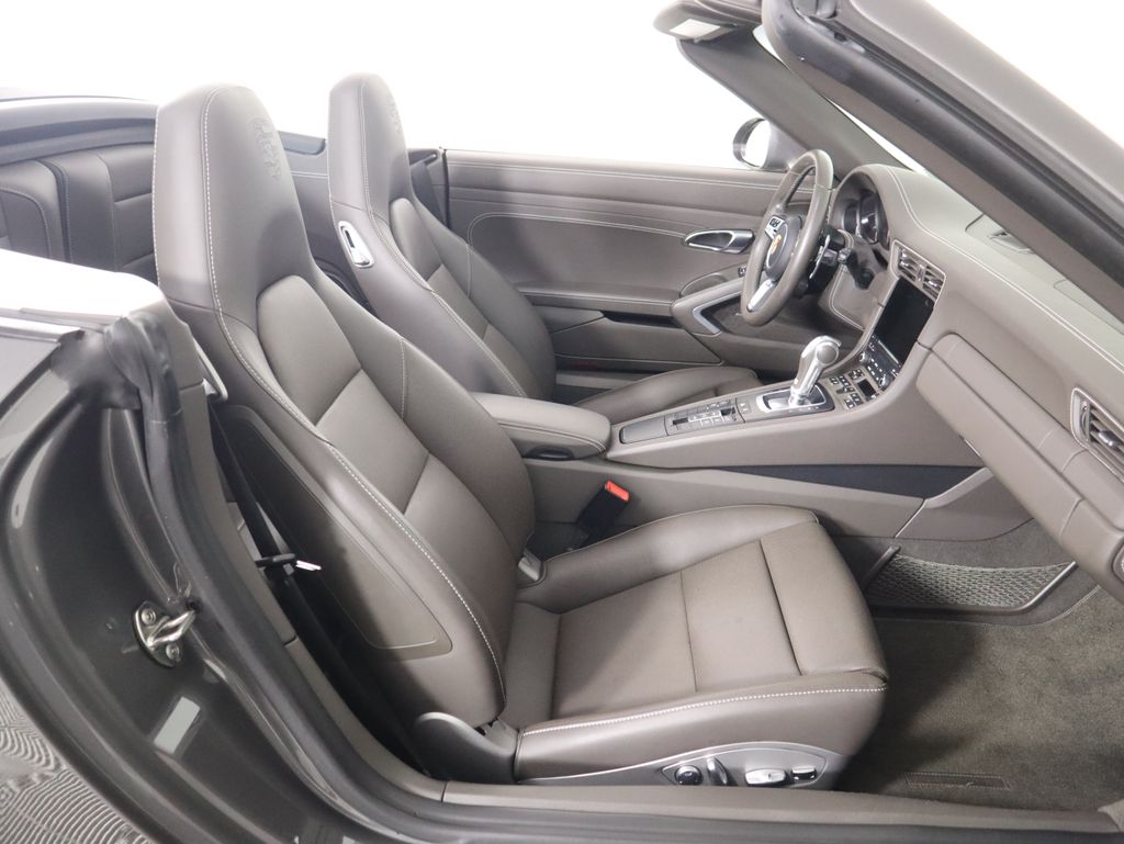 Thumbnail: 2017 Porsche 911 - 27