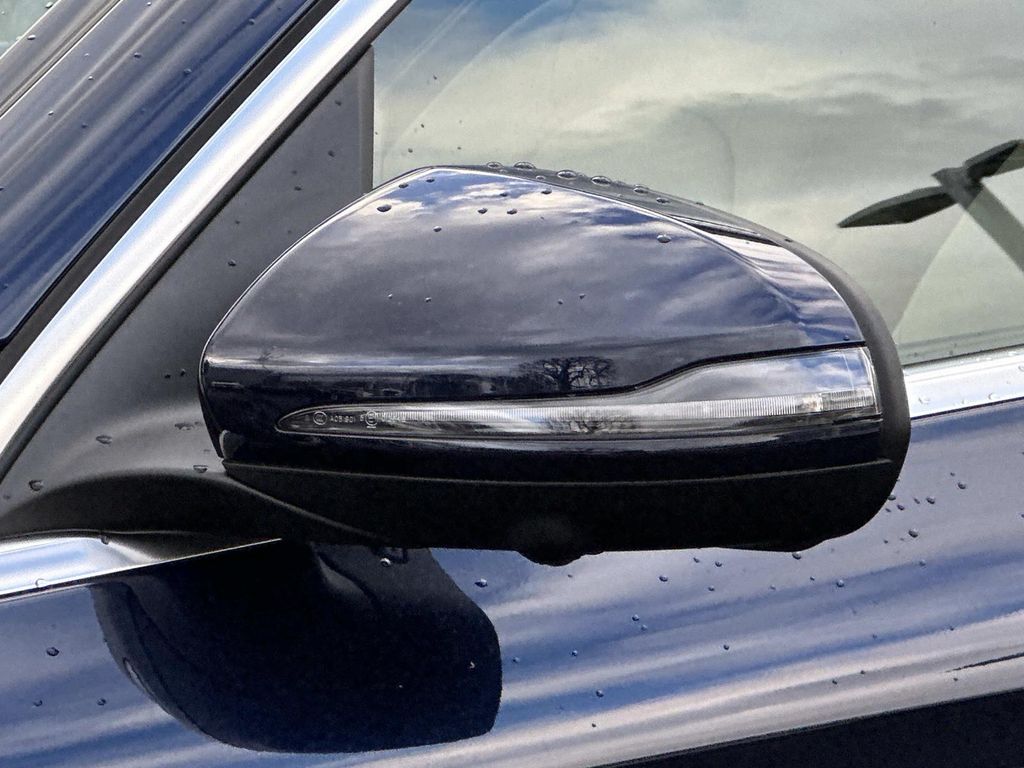 Thumbnail: 2022 Mercedes-Benz GLC - 2