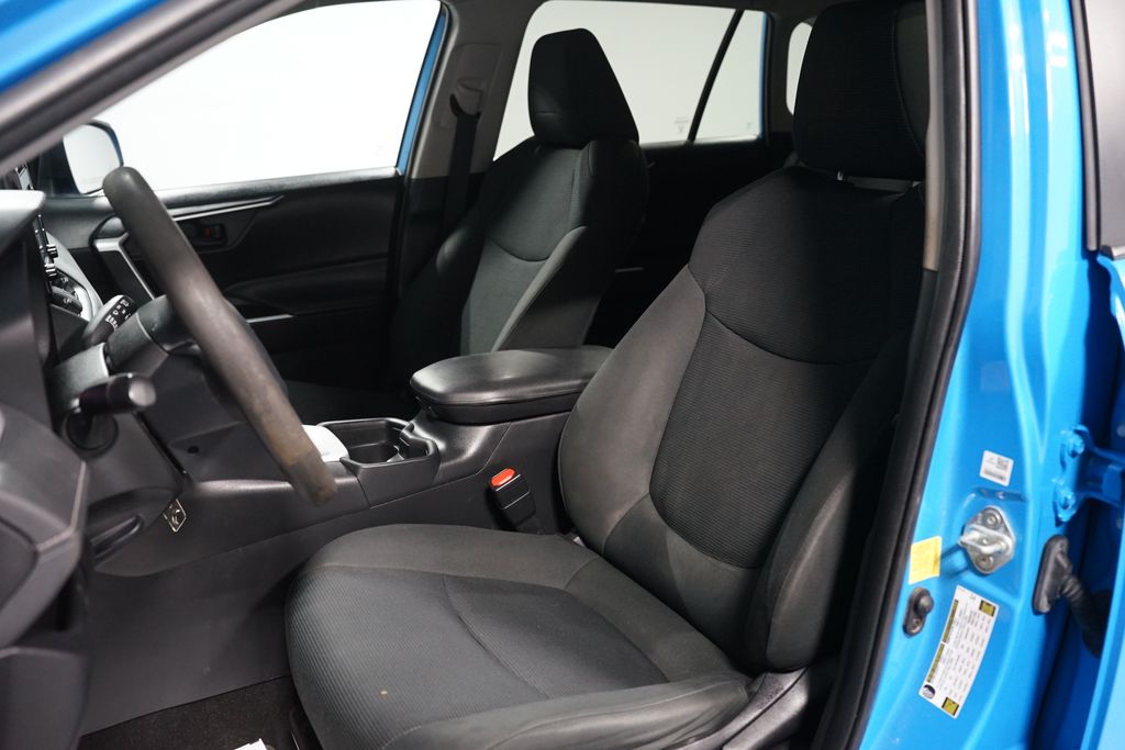 Thumbnail: 2021 Toyota RAV4 - 24