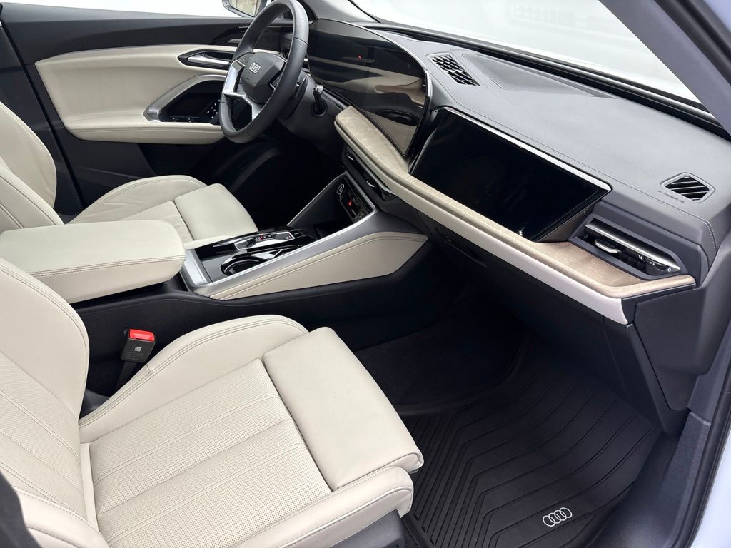 Thumbnail: 2025 Audi Q5 - 26