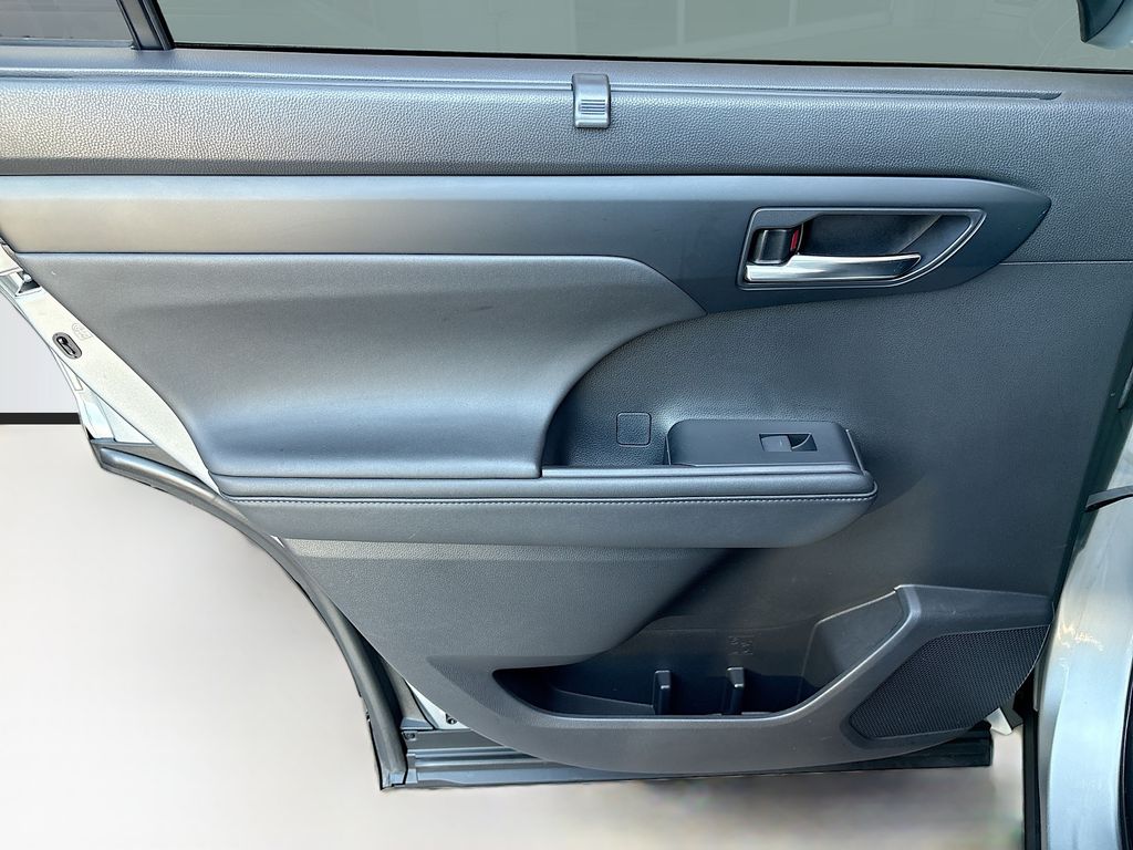 Thumbnail: 2020 Toyota Highlander - 27