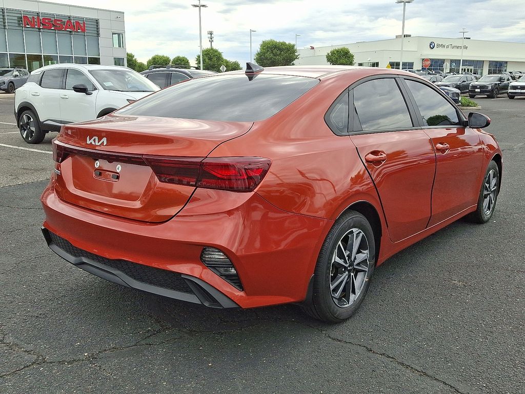 Thumbnail: 2023 Kia Forte - 6